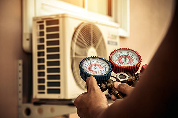 Professional Hvac technician working in Ponce De Leon, FL